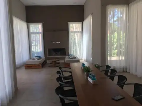 Casa en Alquiler - Zona Álamos / 8239