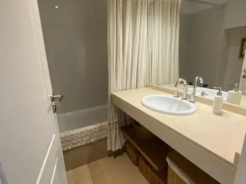 Departamento en Alquiler con 1 cocheras
