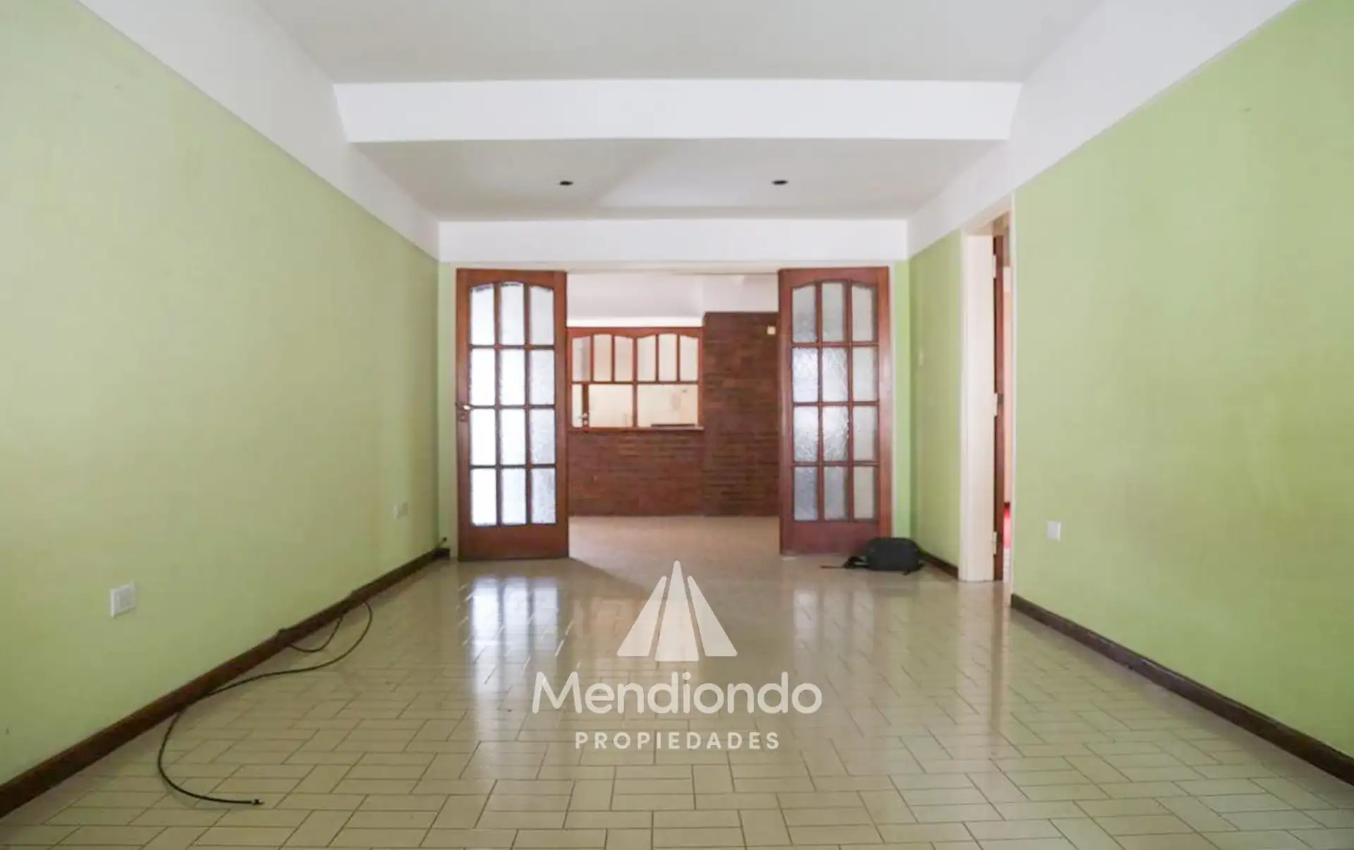 Casa 5 ambientes con patio, cochera y parrilla