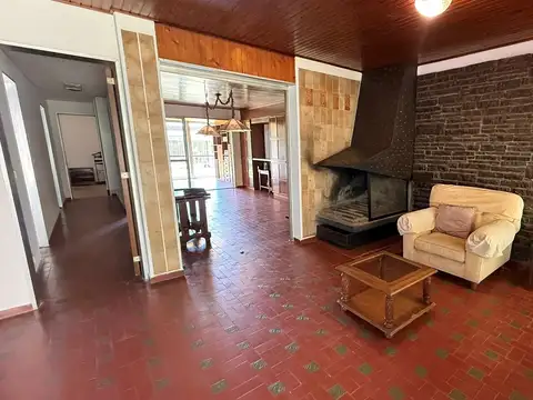 Casa 4 ambientes con 2 baños