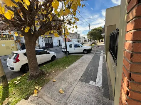 Venta en Block de casa de 3 y 2 ambientes