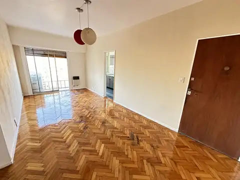 Departamento 2 ambientes piso 14 frente al parque rivadavia con balcon al contrafre  en alquiler