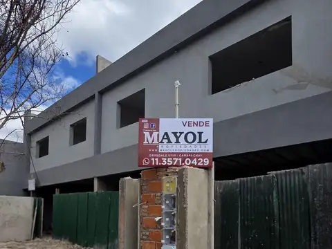 DUPLEX A ESTRENAR 3 AMBIENTES CON COCHERA Y TERRAZA CARAPACHAY