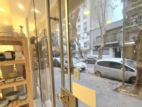 Local En Alquiler con doble vidriera