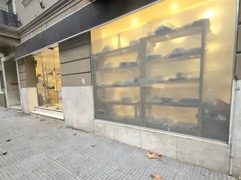 Local En Alquiler con doble vidriera
