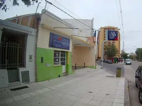 VENTA. Local Comercial   Casa 2 dormitorios. Av. Illia 249