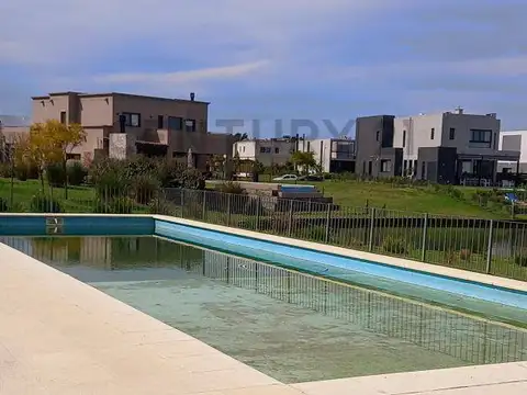 Boulevard de los Castaños 200, Piso 0
