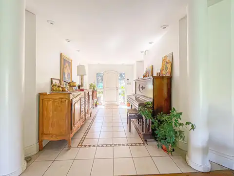 Casa 7 ambientes con 2 baños