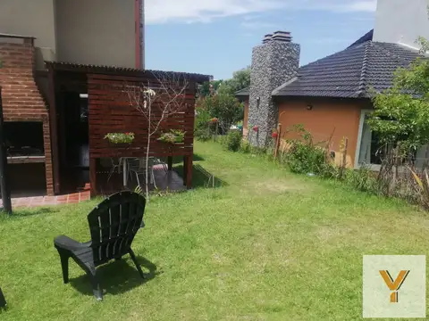Casa 6 ambientes con 2 baños