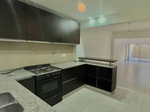 Monoambiente Alquiler Flores-Patio y amenities