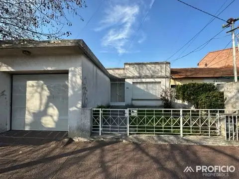 Casa en venta de 3 dormitorios c/ cochera en Berazategui Oeste
