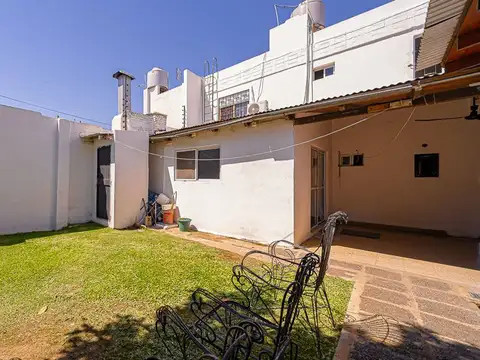 VENTA CASA CON PARQUE JOSE LEON SUAREZ