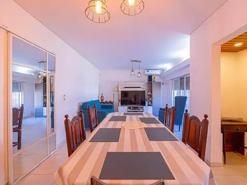 Casa 4 ambientes con 2 baños