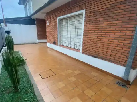 Linda casa en venta en Los Polvorines. ¡Apta crédito!