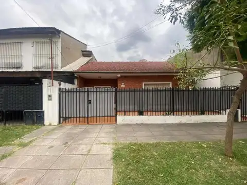 Linda casa en venta en Los Polvorines. ¡Apta crédito!