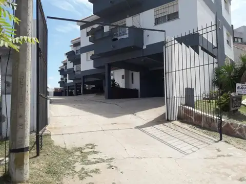 Depto 3 amb en venta - Villa Gesell, a 130 m del mar - Amoblado, con cochera
