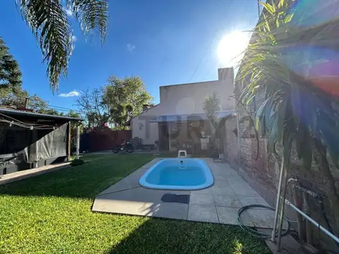 Casa en Venta con 2 cocheras
