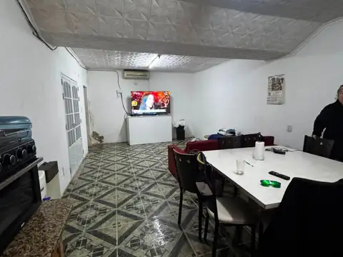 Casa 5 ambientes con 1 baño