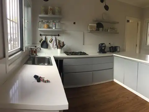 Casa 5 ambientes con 3 baños