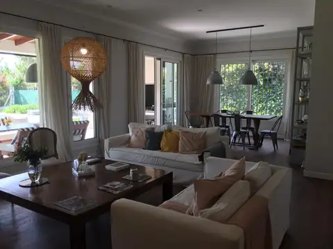 Casa en Alquiler Temporal en Bella Vista, USD 2.500