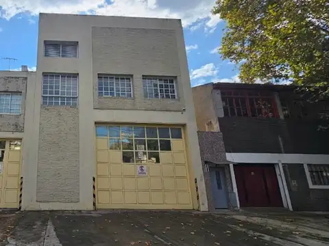 V. LYNCH - GALPÓN CORPORATIVO 1360 m2 Z/IND.TEC