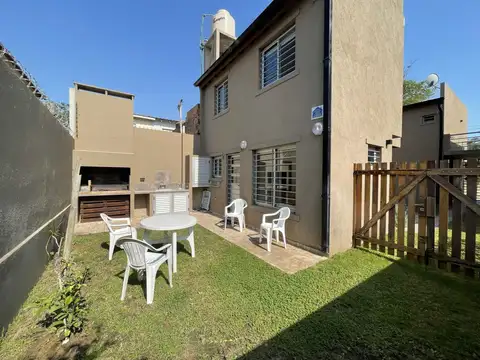 Depto Tipo Casa en Alquiler de 4 ambientes