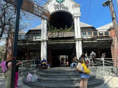 Local en Shooping Paradise Station