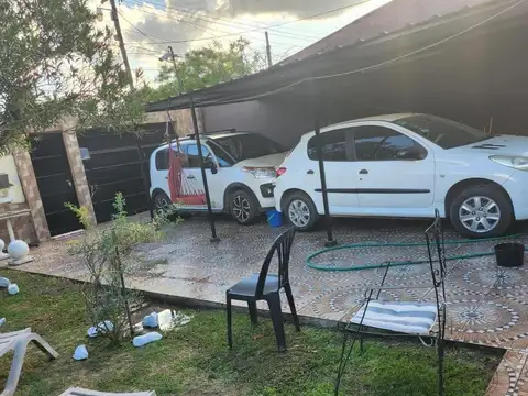 Casa 5 ambientes con 2 baños