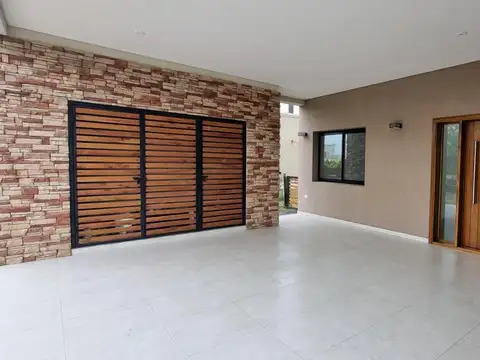 Casa 5 ambientes con 2 baños