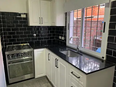 VENTA DE DUPLEX CON PATIO Y COCHERA EN BARRIO SAN RAFAEL- 