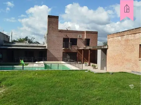 Casa 12 ambientes con 4 baños