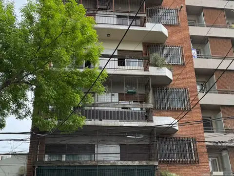 Monoambiente a Mts de Av Maipú con Balcón