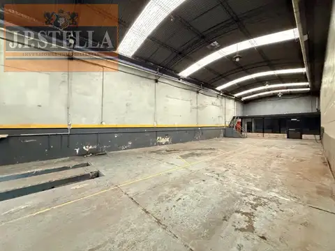 Galpón / Local Comercial 286 m² s/ Avenida Zona UNLM - S.Justo (Ctro)