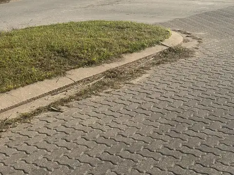 Terreno En Esquina sobre avenida Principal Apto comercial