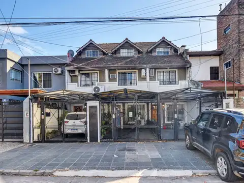 CASA TRIPLEX 4 AMBIENTES EN VENTA VILLA BALLESTER