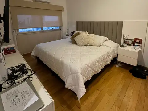 Alquiler piso de 4 ambientes con cochera y baulera en Lomas. Categoria.