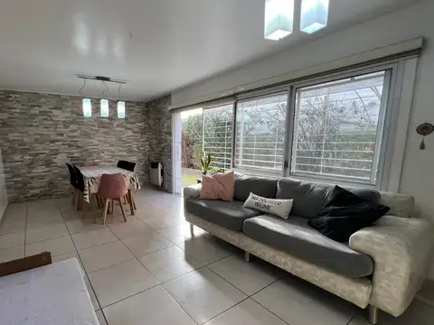 VENTA AMPLIO Y LUMINOSO DUPLEX  EN CUARTA OESTE