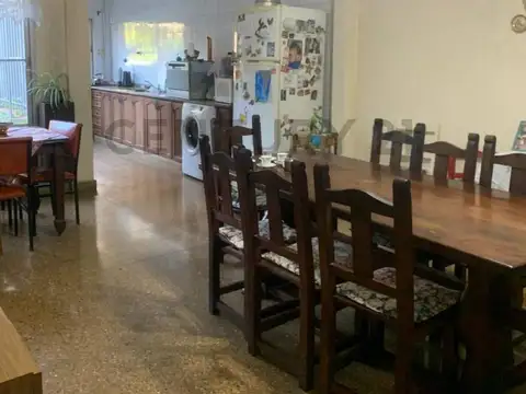 Venta Casa 4 Dormitorios Banfield Pileta Cochera Balcón