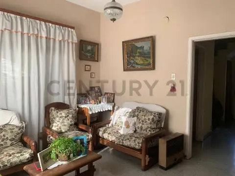 Casa 5 ambientes con 2 baños