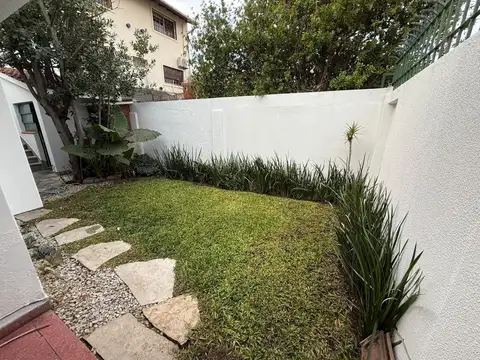 Casa en Alquiler con 1 cochera