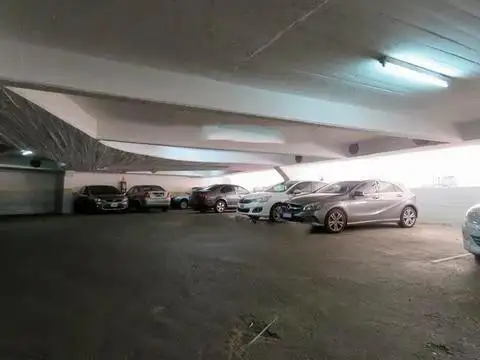 Peron esquina Castelli