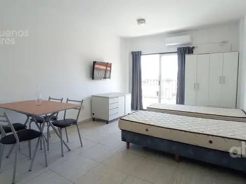 San Cristóbal. Studio con balcón al contrafrente. Alquiler temporario