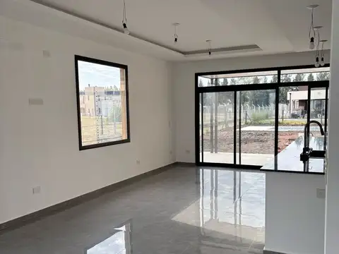 MODERNA CASA 5 AMBIENTES BARRIO SAN FELIPE CANING