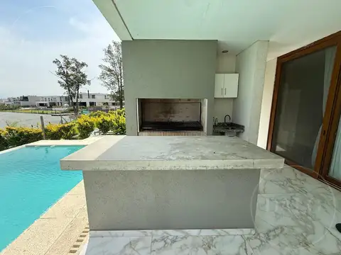 Casa en Alquiler en Laguna Grande, USD 4.000