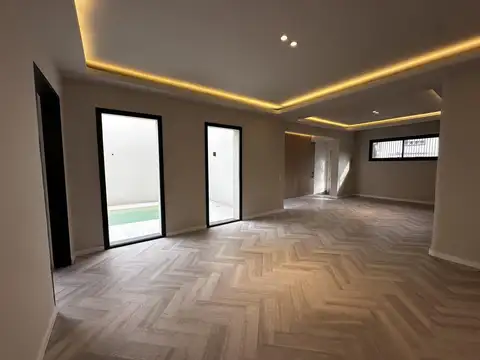 Mitre 2200 - Casa de 3 dormitorios con pileta y cochera 