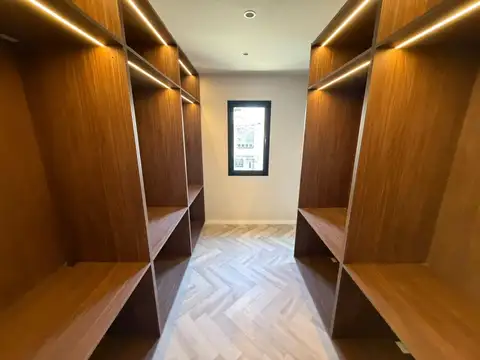 Casa 10 ambientes con 2 baños