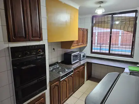 Casa 6 ambientes con 3 baños