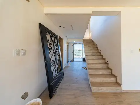 Casa 6 ambientes con 4 baños