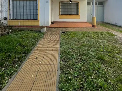 Casa americana a reciclar en Castelar Norte