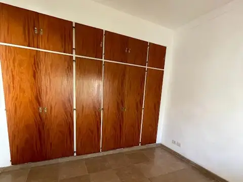 Casa americana a reciclar en Castelar Norte